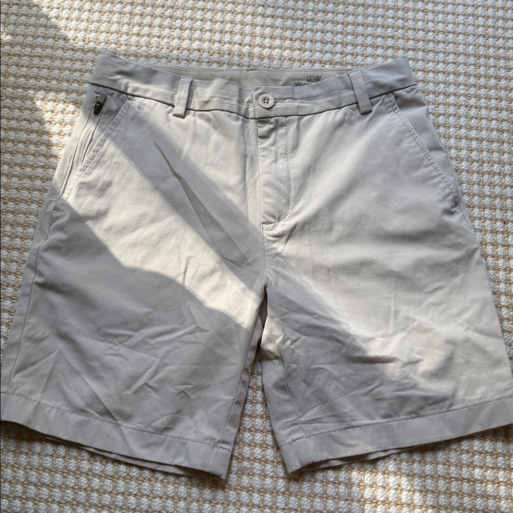 Vineyard Vines Performance Shorts in Cream